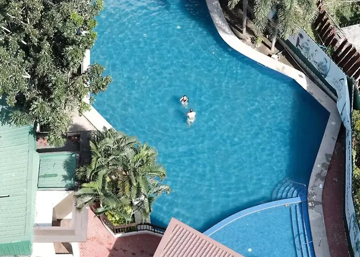 Cozy Alabang With Pool And Near Malls & Airport Apartahotel