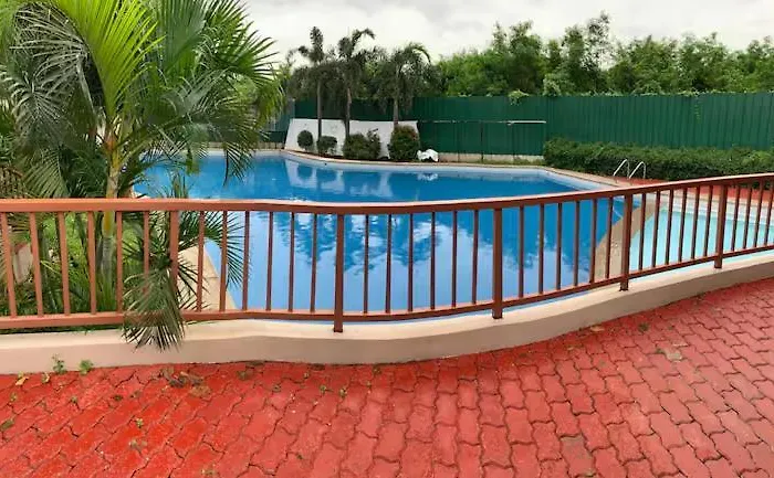 Cozy Alabang With Pool And Near Malls & Airport Apartahotel